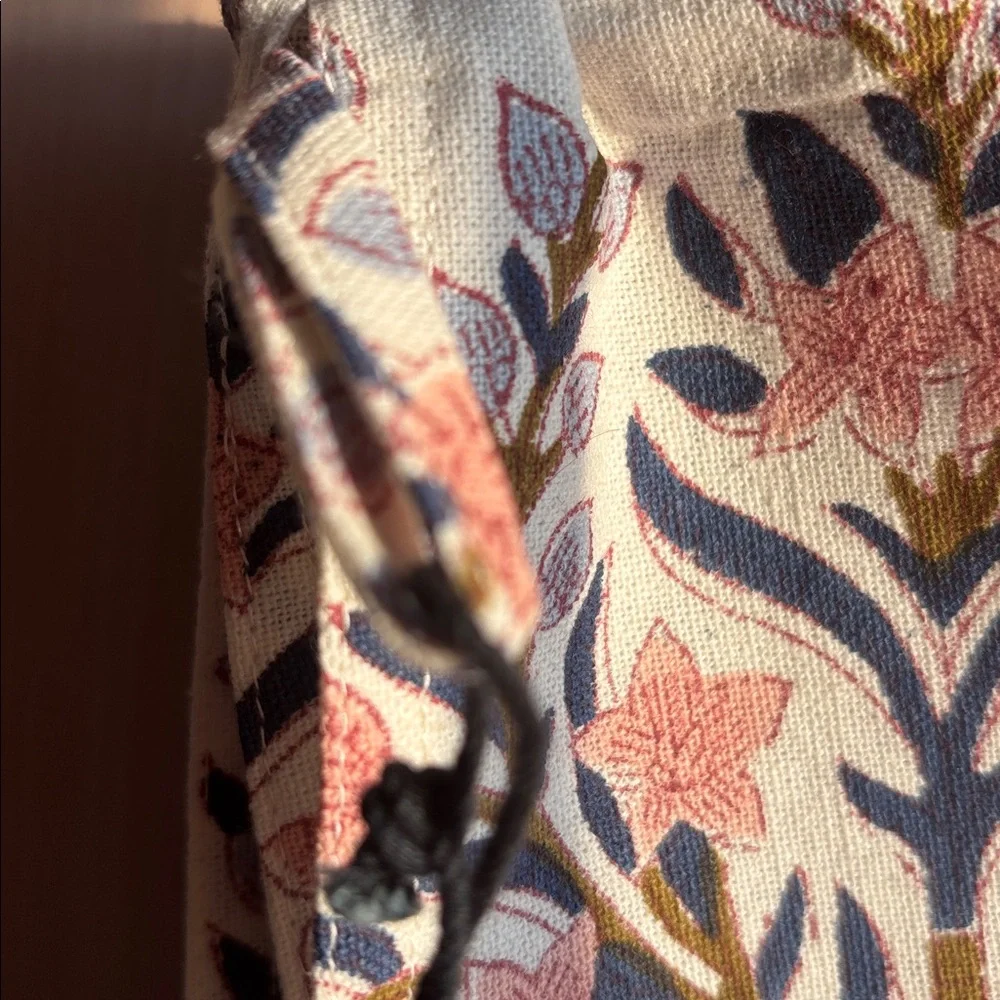Bungalow Denmark NEW DISHTOWEL Floral Jacquard Navy & Blush NWT hostess gift